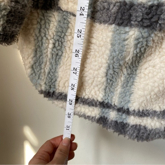 DONT BUY SOLD ON DIFF PLATFORM Poshmark WONT LET ME DELETR - Picture 8 of 9